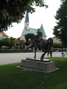Tilly-Denkmal und Gnadenkapelle Altötting Tilly-Denkmal und Gnadenkapelle Altötting