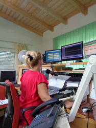 Radio ISW Moderatorin Astrid Gerda Schmid Radio ISW Moderatorin Astrid Gerda Schmid