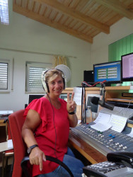 Radio ISW Moderatorin Astrid Gerda Schmid Radio ISW Moderatorin Astrid Gerda Schmid